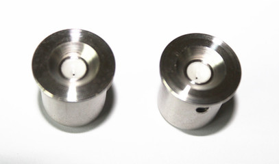 深圳市華葉拉絲模具 專業(yè)直供中走絲機(jī)床高性能水嘴與眼模